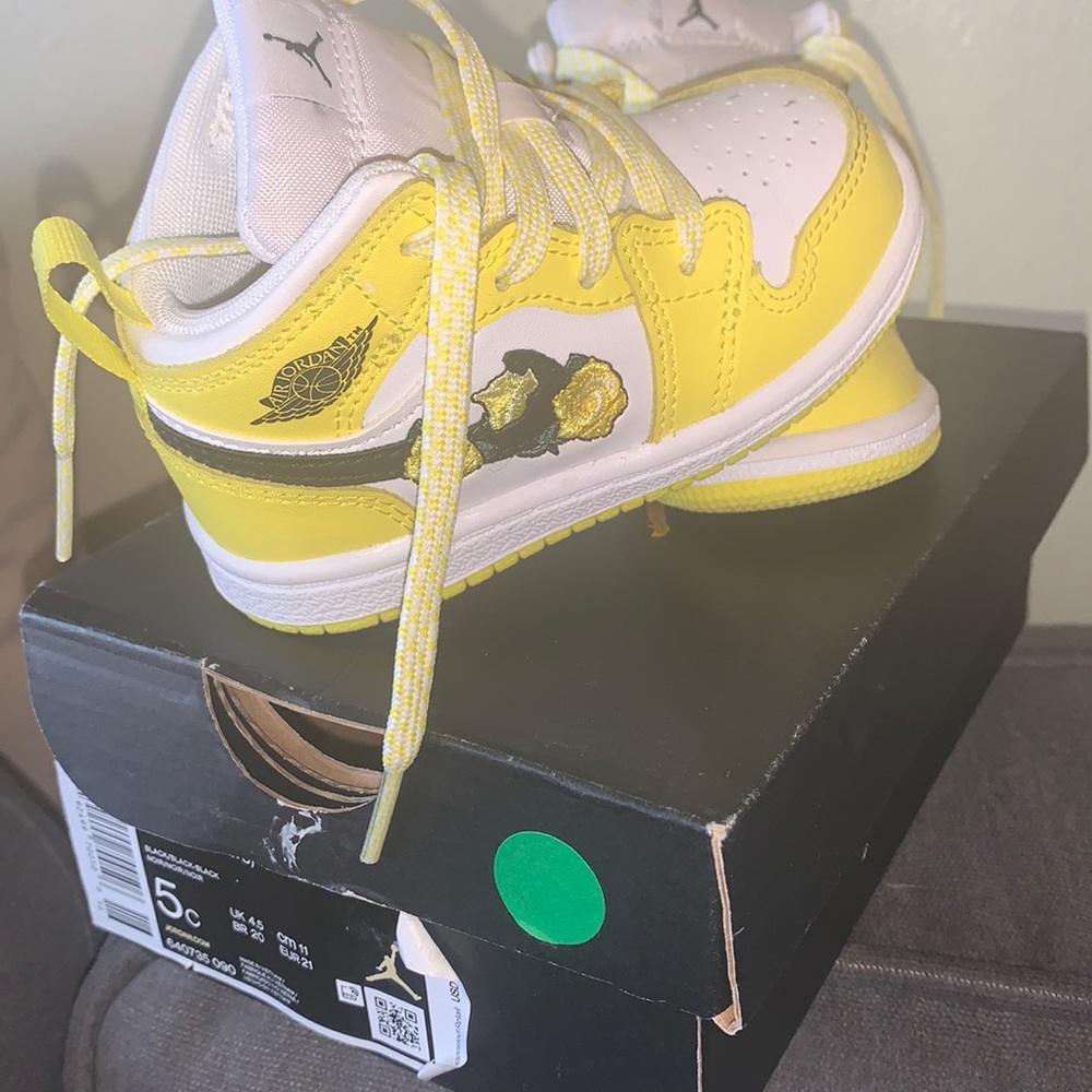 Jordan 1s white and yellow with flower embroidery